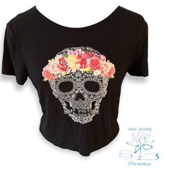 Disney Pirates of the Caribbean Cropped T-Shirt - Size Small - Picture 1 of 11